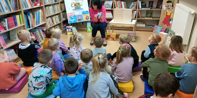 PIERWSZA WIZYTA MOTYLKÓW W BIBLIOTECE